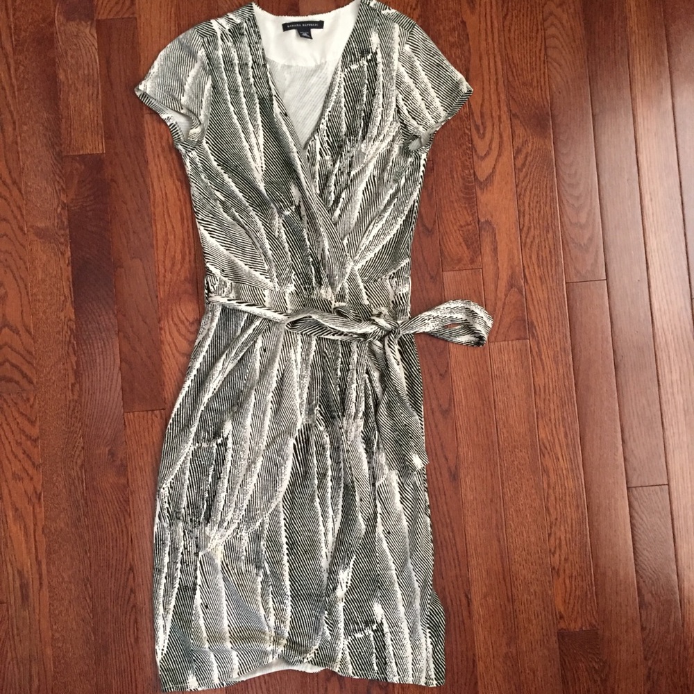 Banana Republic Off-white & Black Wrap Dress